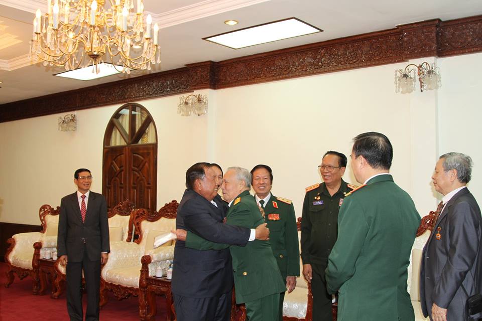 ຄະນະຜູ້ແທນທະຫານອາສາສະໝັກແລະອະດີດນັກຊ່ຽວຊານຫວຽດນາມຢ້ຽມຢາມລາວ